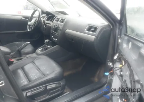 2017 Volkswagen Jetta 1.4T Se from USA, damaged, VIN 3VWDB7AJ6HM215805